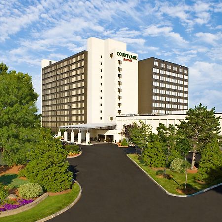 Отель Courtyard By Marriott Boston Logan Airport Экстерьер фото