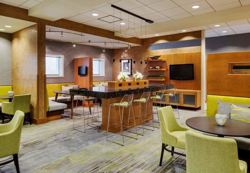 Отель Courtyard By Marriott Boston Logan Airport Экстерьер фото