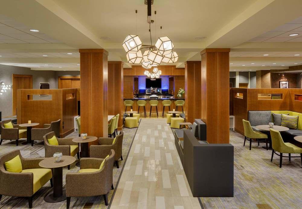 Отель Courtyard By Marriott Boston Logan Airport Экстерьер фото