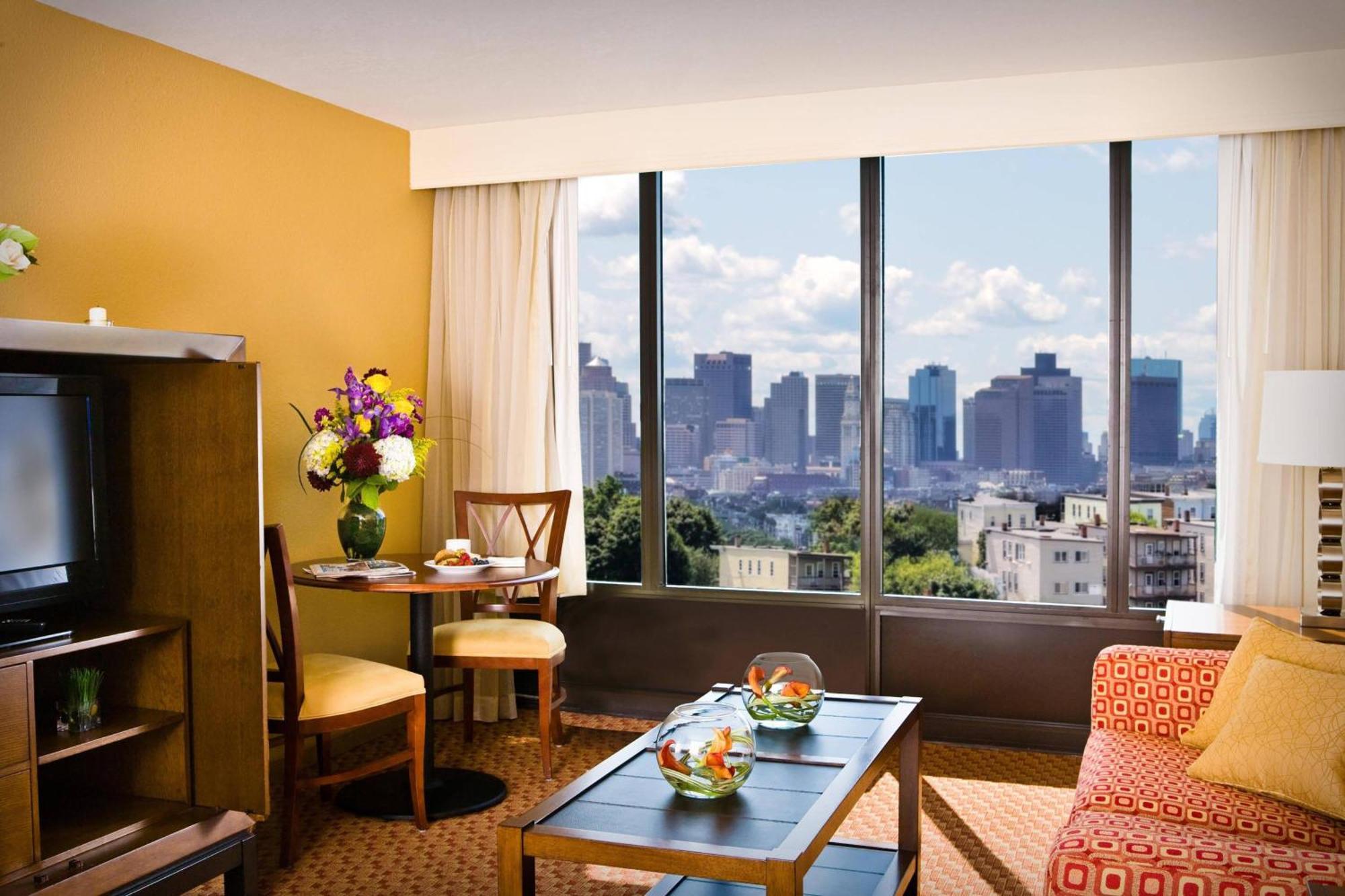 Отель Courtyard By Marriott Boston Logan Airport Экстерьер фото