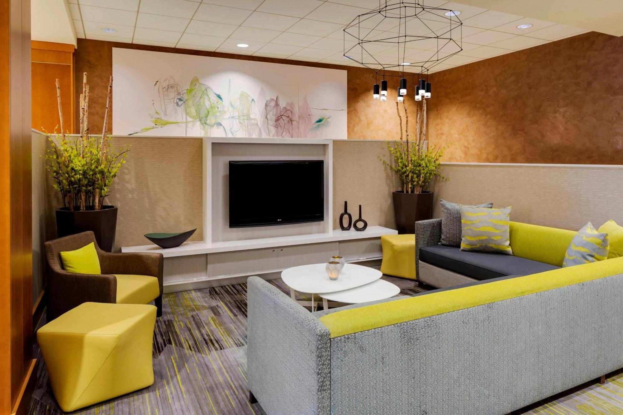 Отель Courtyard By Marriott Boston Logan Airport Экстерьер фото