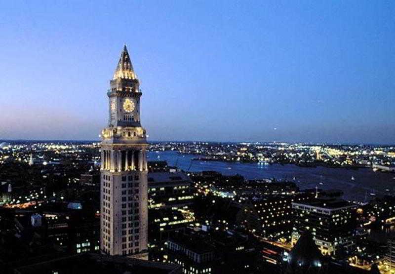 Отель Courtyard By Marriott Boston Logan Airport Экстерьер фото
