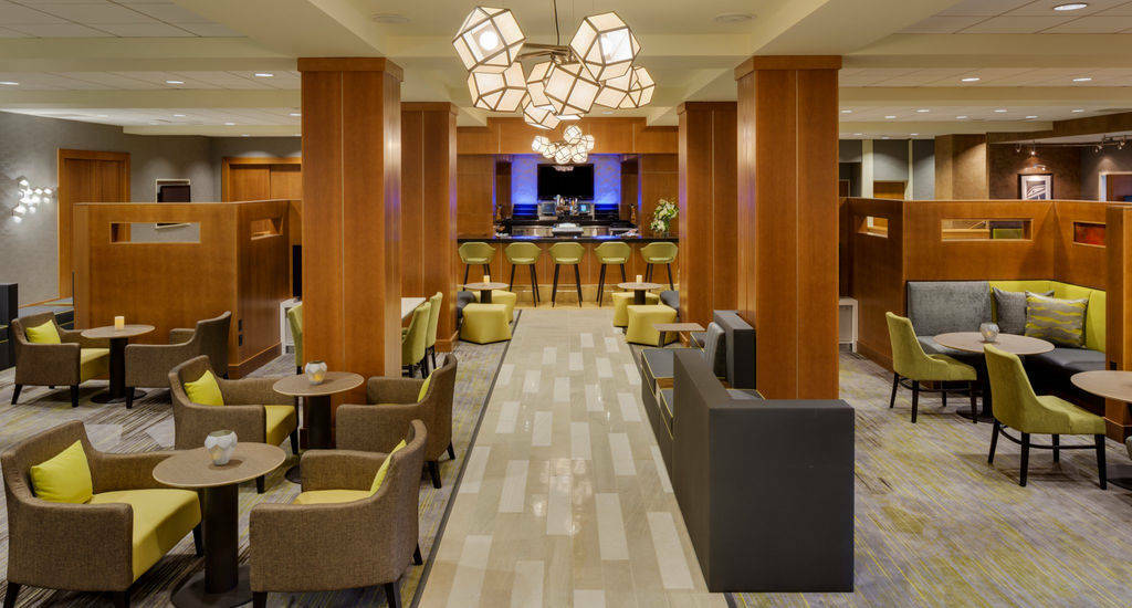 Отель Courtyard By Marriott Boston Logan Airport Экстерьер фото